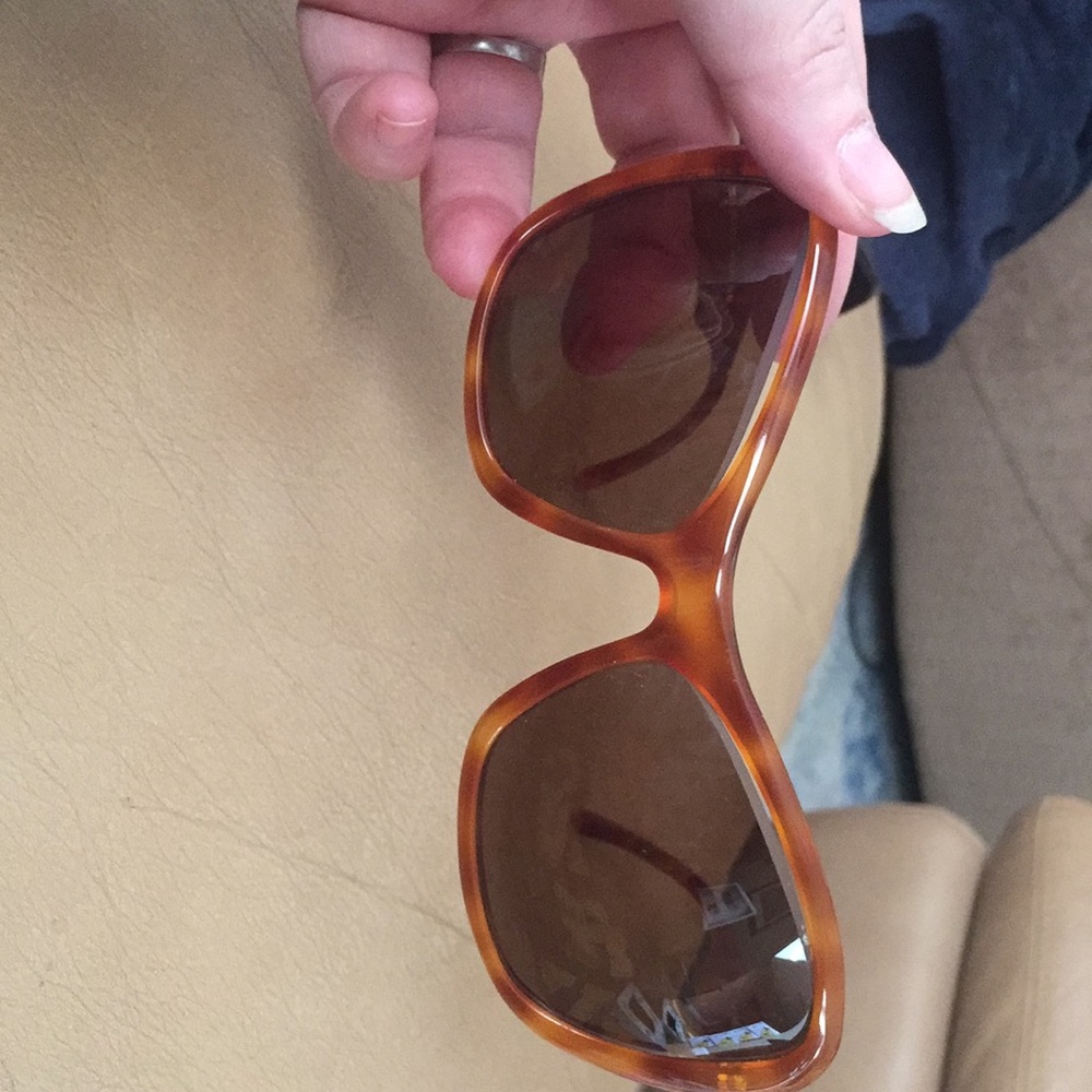 Women's Tortoise Shell Sunglasses — Brown Frame - Picture 2 of 6
